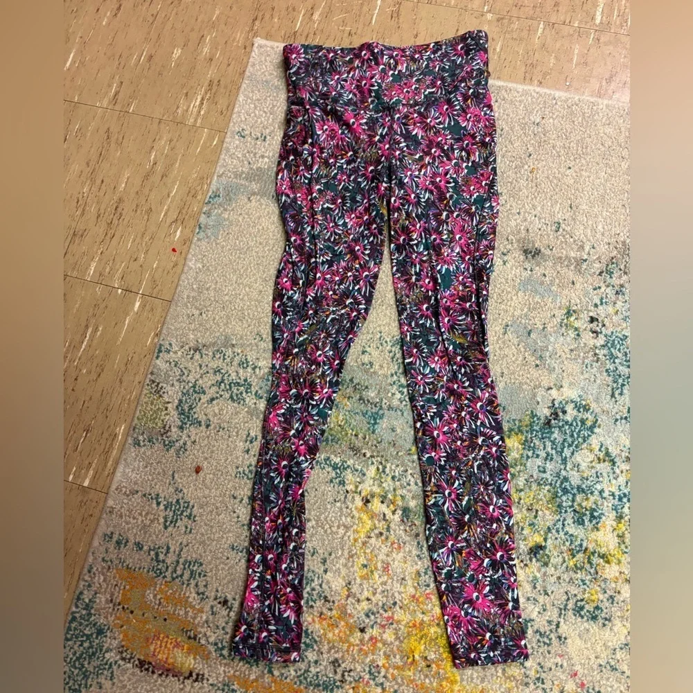 Bundle Base Pace HR Fleece floral electric & Wunder Train HR Crop Camo tights